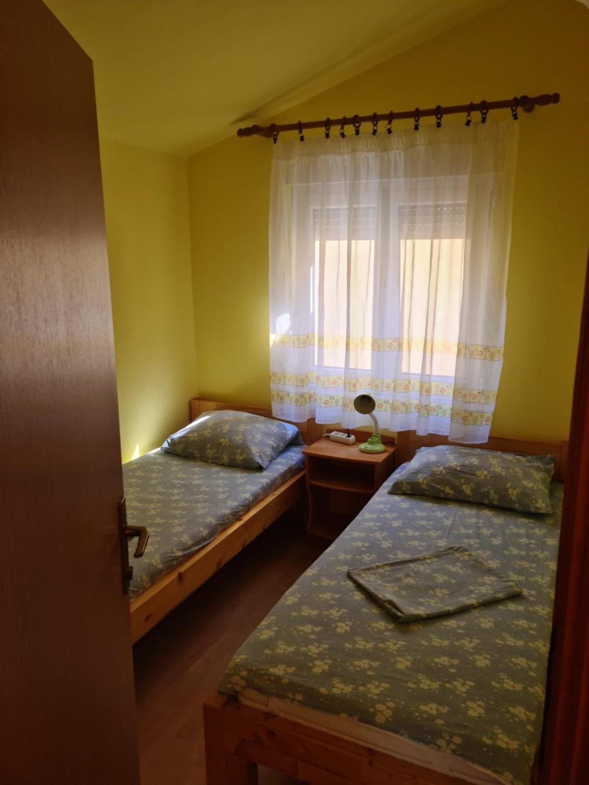 Apartmani Jelena เนอุม ภายนอก รูปภาพ