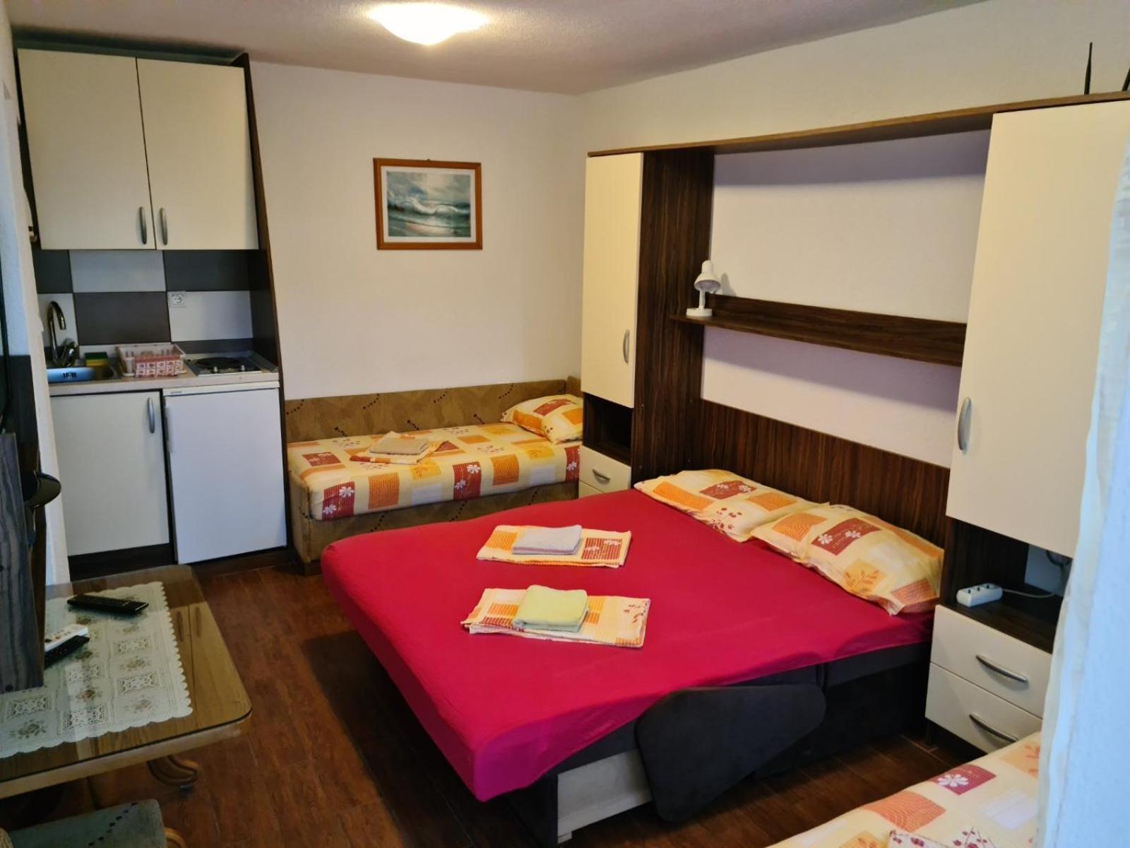 Apartmani Jelena เนอุม ภายนอก รูปภาพ