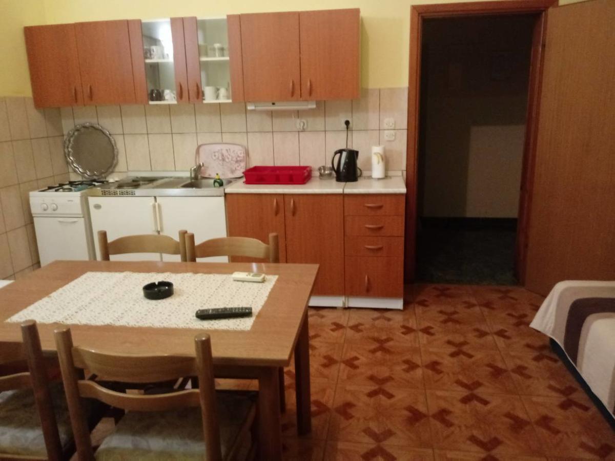Apartmani Jelena เนอุม ภายนอก รูปภาพ